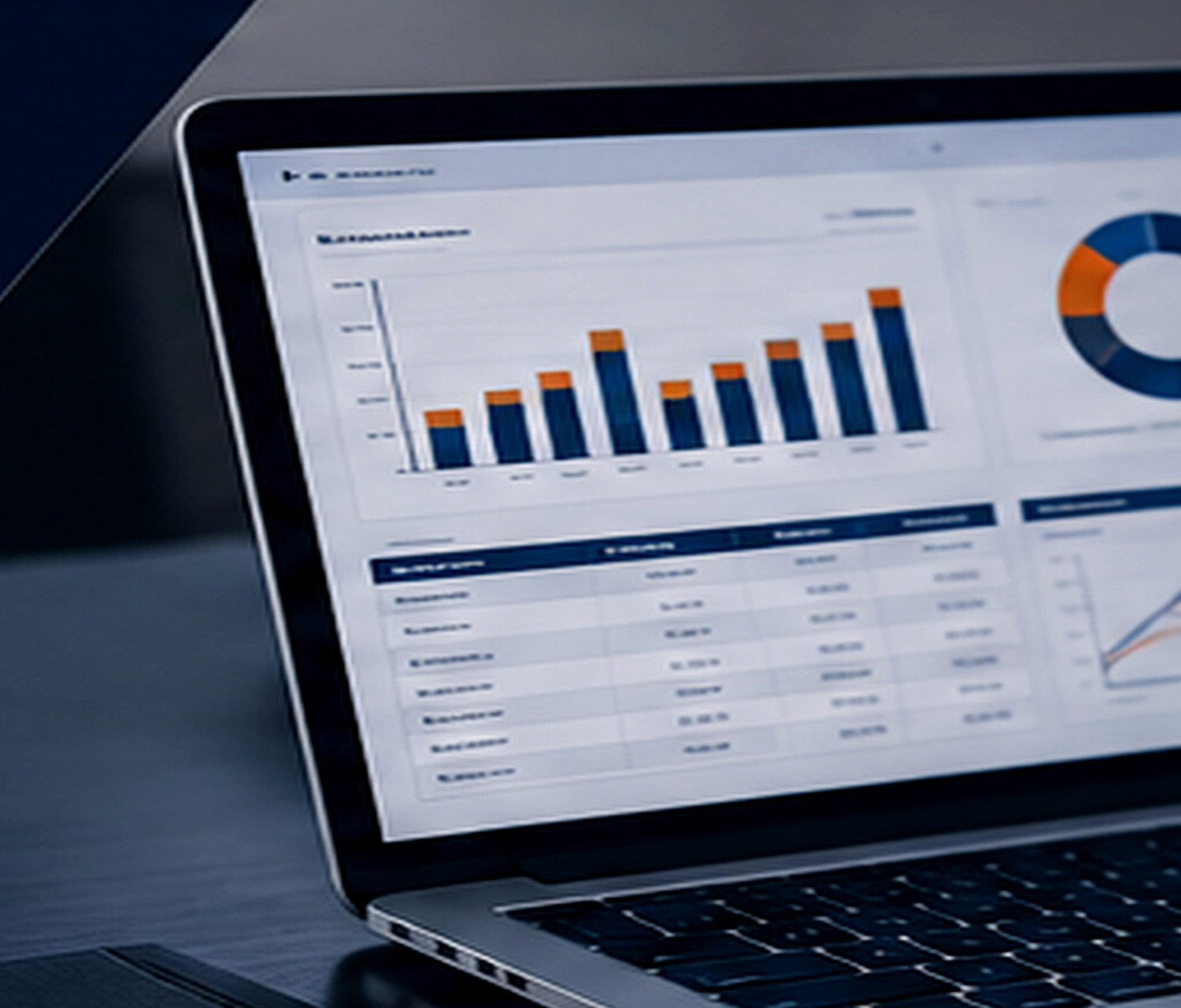 Notebook con dashboard financiero